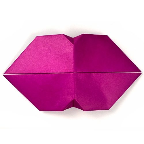 Origami Kissing Lips (Kiss Kiss), the finished model