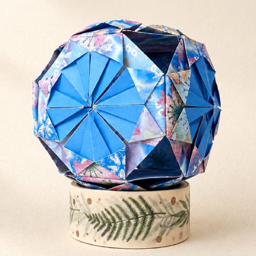 Origami Kusudama Chrysanthemum, the finished model